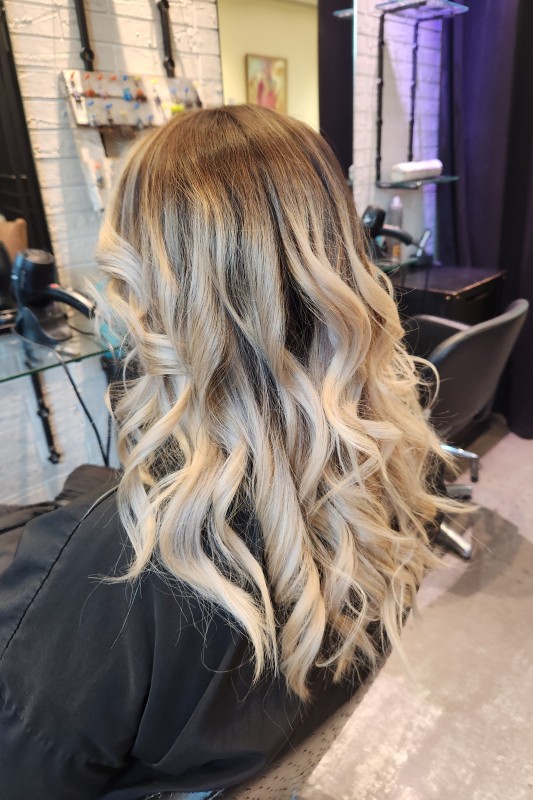 balayage polaire sur les longueurs en gardant un effet racine, pour plus de profondeur, et pas d'entretien repousses