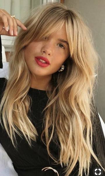 Réaliser une frange dans un salon de coiffure, Le Havre 76