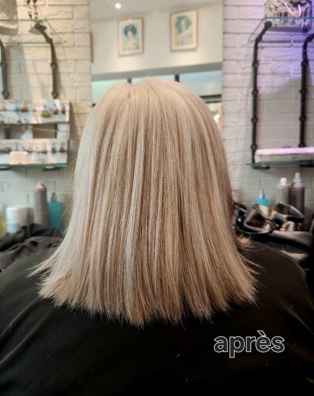 APRES    plus d'effet racines, couleur claire et cendrée comme les racines naturelles