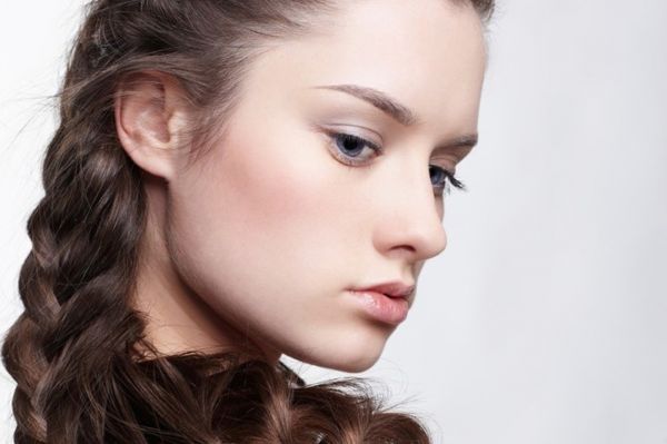 Faire une tresse bohême dans un salon de coiffure à Montivilliers 76